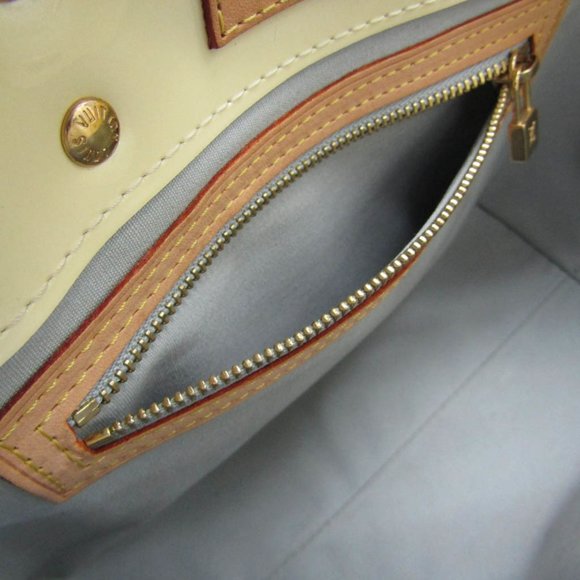 Louis Vuitton Reade PM Vernis - Picture 10 of 13